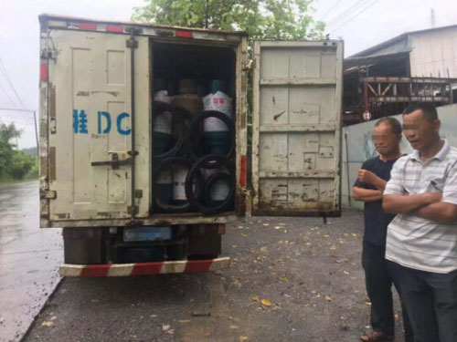 計(jì)滿12分貨車運(yùn)輸液化氣過(guò)地磅竟還超載